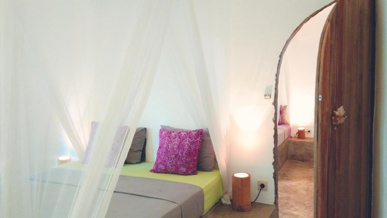 Bed and Breakfast Cafe Des Arts Gili Air Zimmer foto