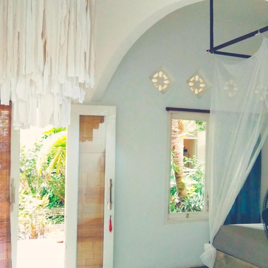 Bed and Breakfast Cafe Des Arts Gili Air Exterior foto